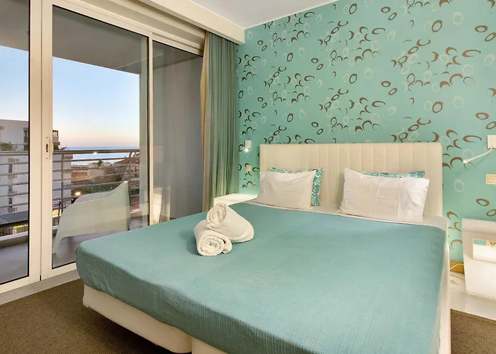 Dfm Happy Days A - Funchal (Madeira)